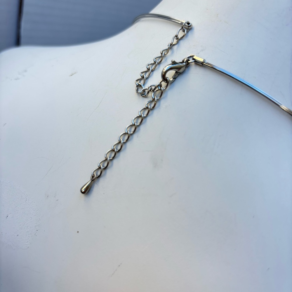 Hoop Necklace with Intricate Blue and Silver Floral Design - Picture 3 of 5
